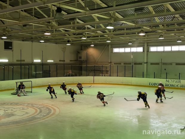 Команда «Энергия» в тройке лидеров первенства Новосибирска по хоккею