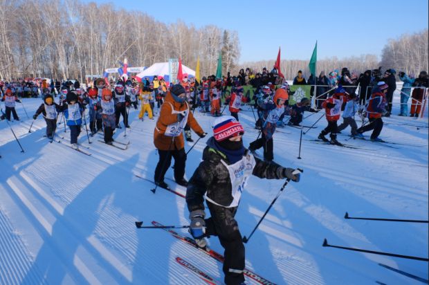 Тысячи новосибирцев участвовали в «Лыжне России» в Академгородке
