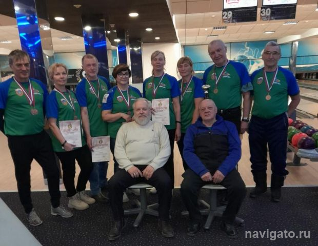 Ветераны из Советского района стали третьими в турнире по боулингу