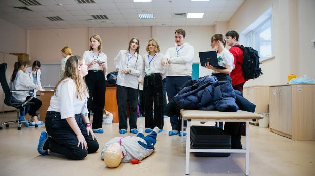 Медицинский турнир школьников завершился в НГУ