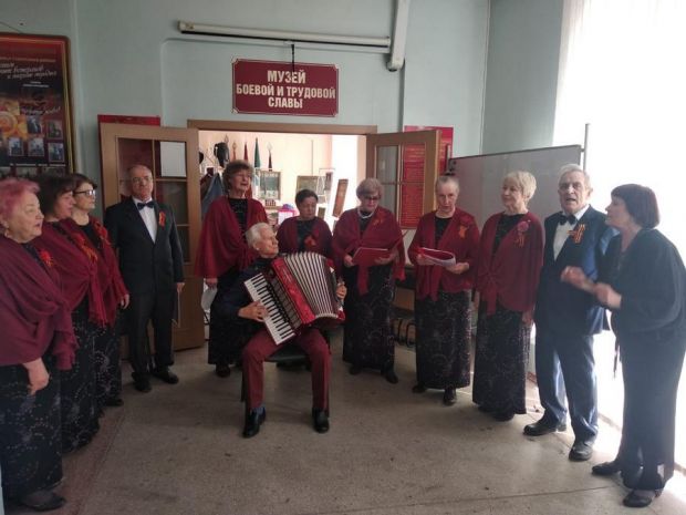 Ансамбль «Славяне» выступил перед ветеранами ОбьГЭС