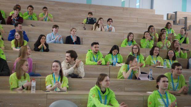 70 студентов стали участниками образовательного форума в НГУ