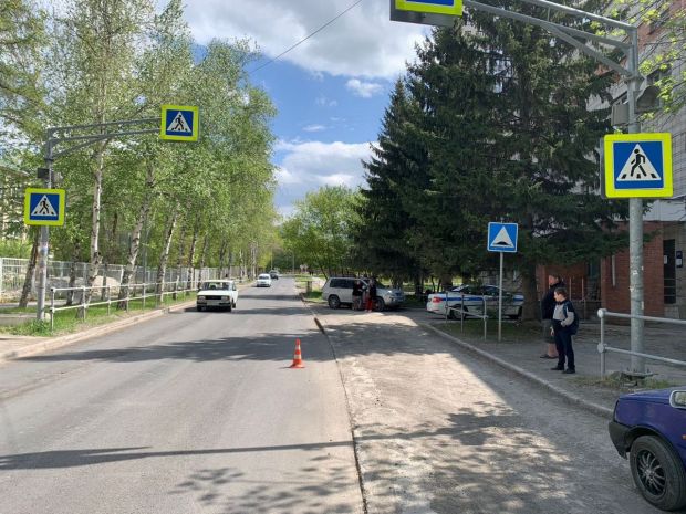 Возле 61-й школы на улице Иванова сбили подростка
