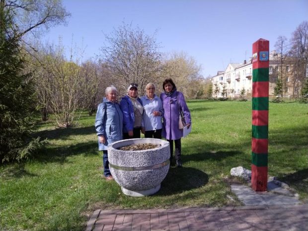 Вазоны для цветов установили на мемориале «Алёша-сибиряк»