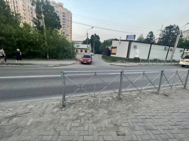 На улице Российской Понтиак сбил подростка