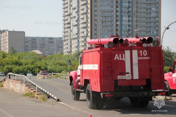 В новосибирской аптеке загорелся склад с медикаментами