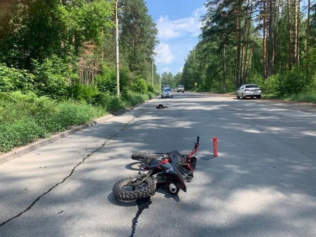 16-летний юноша на мотоцикле въехал в автомобиль