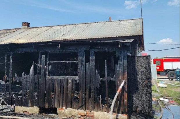 Пожарные эвакуировали троих жителей дома по улице Жемчужной