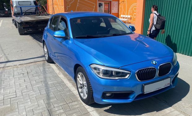 Чтобы не лишиться любимого BMW, женщина погасила долг