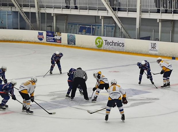 Первенство СФО по хоккею среди мальчиков и юношей продолжается