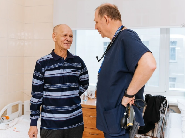 В Центре Мешалкина спасли от рака лёгкого мужчину с донорским сердцем