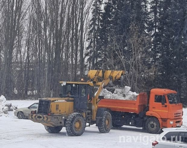 Более двух тысяч кубометров снега вывезли с улиц Новосибирска