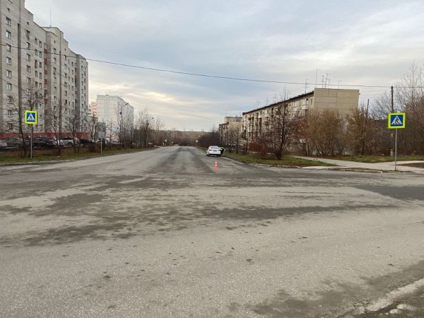 Женщину и подростка сбили в микрорайоне ОбьГЭС