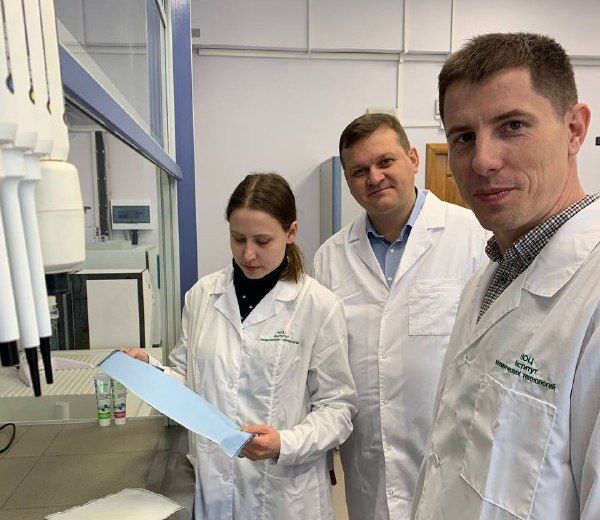 Ученые НГУ создали обеззараживающее покрытие для стен