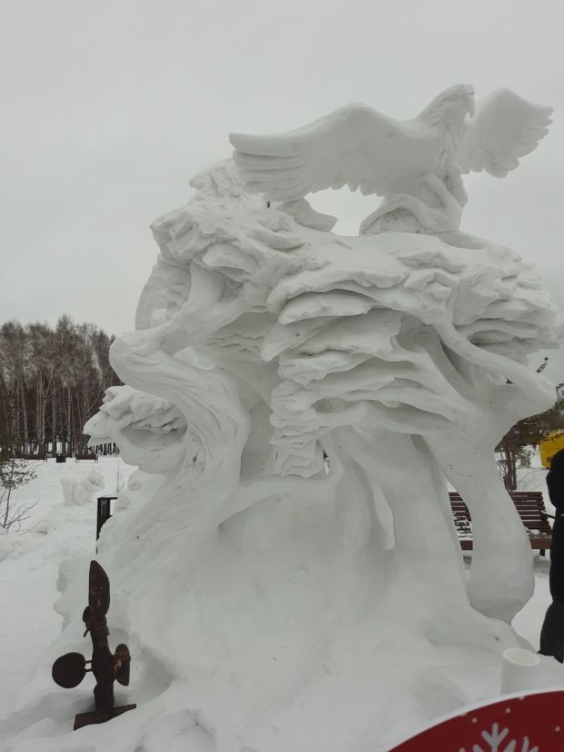 В парке «Арена» восстановили пострадавшие от оттепели снежные скульптуры