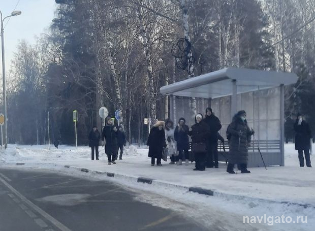 Новый остановочный павильон установили на Морском проспекте