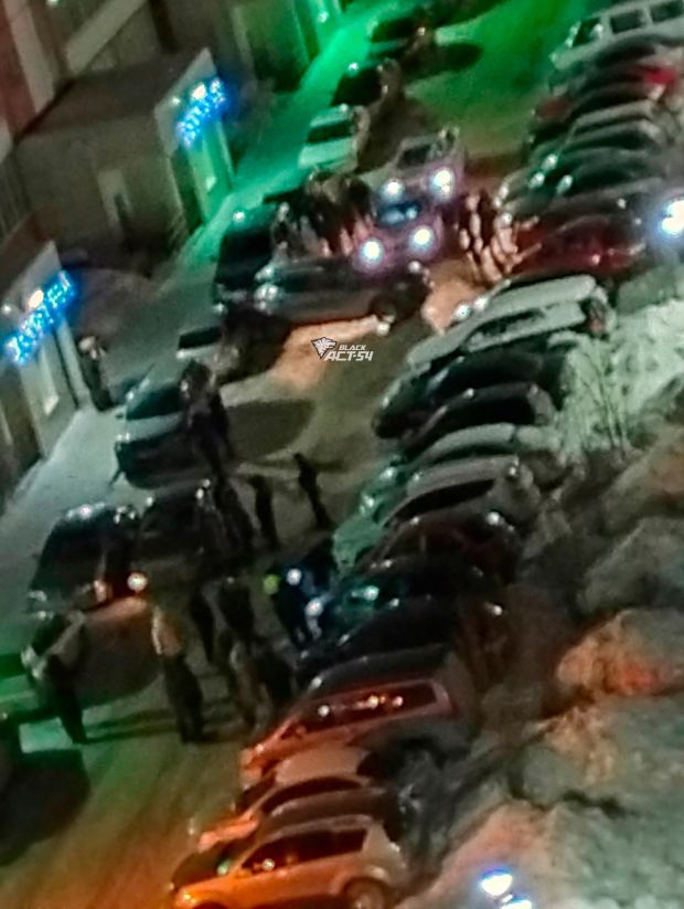 В Новосибирске пьяная женщина повредила 12 автомобилей на парковке