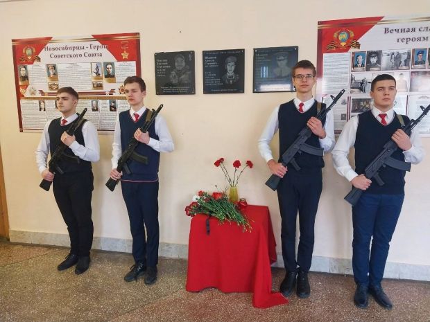 Мемориальную доску в память об участнике СВО открыли в школе на ОбьГЭС