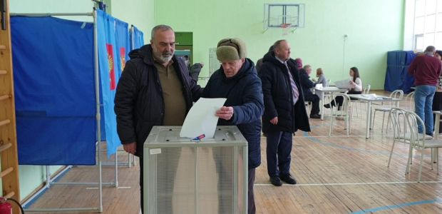97-летний участник войны посетил избирательный участок