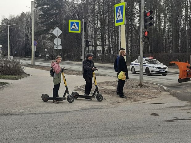 Тяжелые травмы получил самокатчик в Советском районе