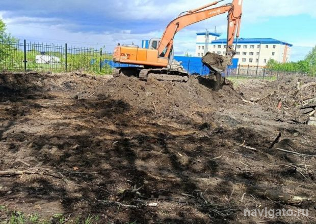 Подрядчик отказался строить футбольное поле в микрорайоне ОбьГЭС