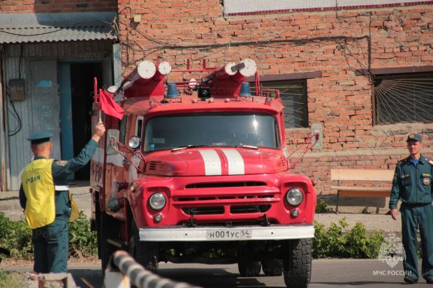 На ОбьГЭС загорелись вещи на балконе