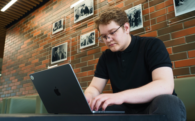 Ученик СУНЦ НГУ создал нейросеть, распознающую патологию сетчатки глаза