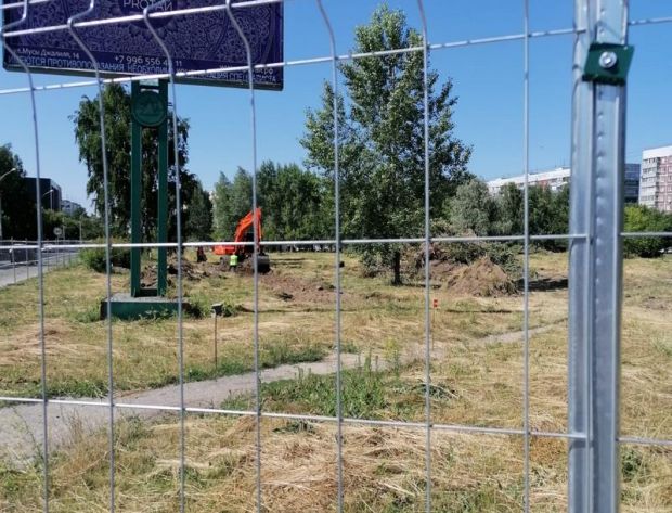 В сквере на улице Демакова начались работы