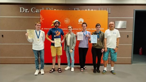 Команда НГУ обошла все российские вузы в международной олимпиаде
