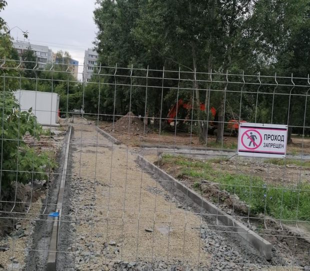 Губернатор и мэр посетили будущий сквер на улице Демакова