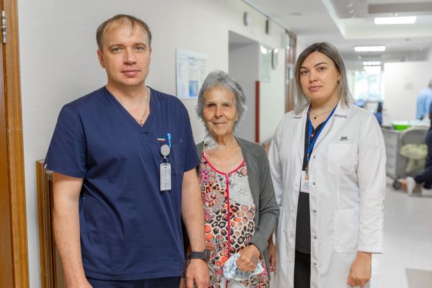 Онкологи Центра Мешалкина удалили редкую опухоль у сибирячки