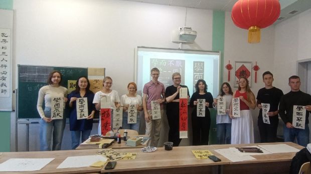 Мастер-класс по китайской каллиграфии провели в НГУ