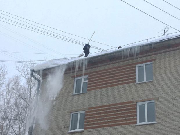 Управляющим компаниям напомнили о возможном сходе снега