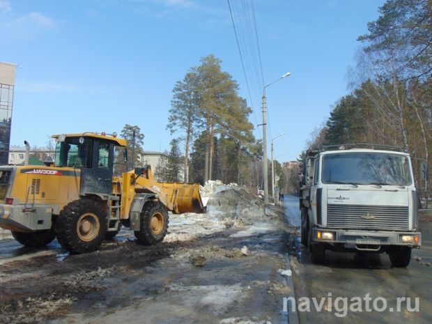 Мэр города поручил усилить работу по уборке снега