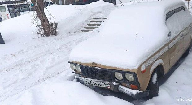 Ищут владельца брошенной на улице Вахтангова машины