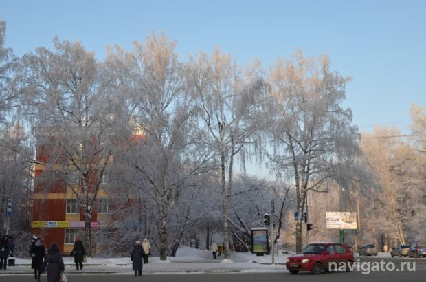 Мороз постепенно ослабевает, а снег возвращается в город