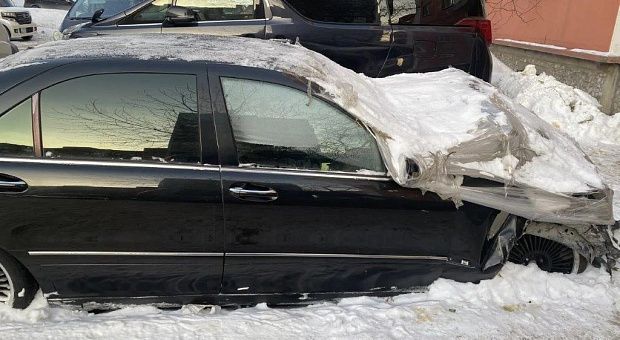 Владельцу иномарки с ОбьГЭС дали 10 дней, чтобы убрать машину