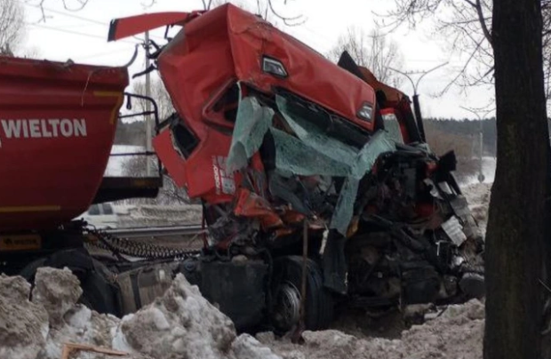 Два грузовика столкнулись в Нижней Ельцовке