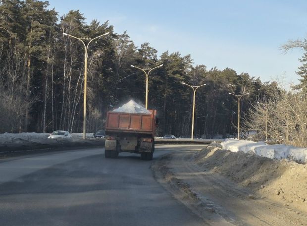 Рабочие смены дорожникам продлили перед похолоданием