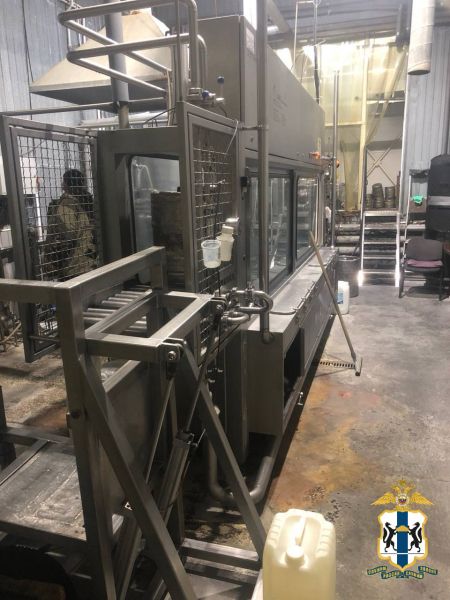 Производство контрафактного алкоголя закрыли в Новосибирске