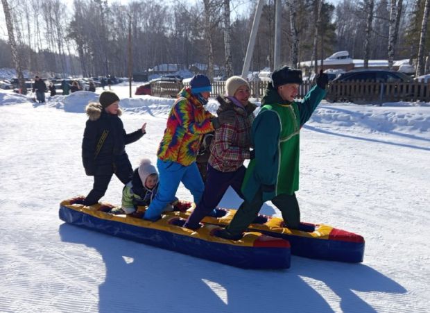 На лыжной базе ИЯФа отметили Масленицу