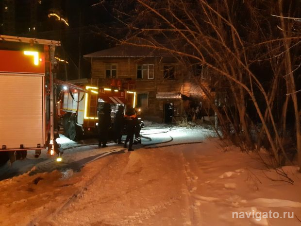 Старый барак подожгли в Советском районе