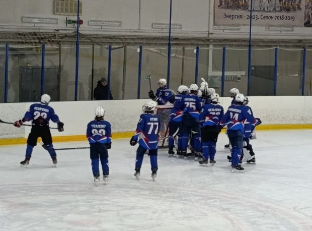 Достойный подарок тренеру сделали хоккеисты «Энергии-2011»