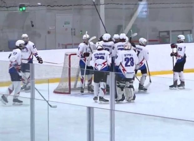 Продолжается Первенство СФО по хоккею среди юношей
