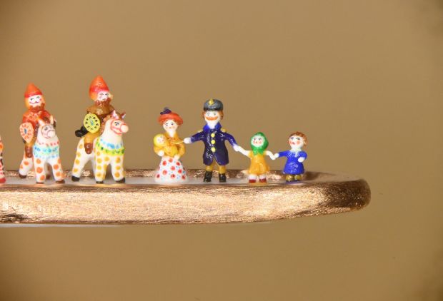 Движущиеся микроминиатюры создает Владимир Анискин