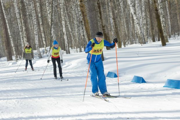 Работники образования устроили лыжный переполох