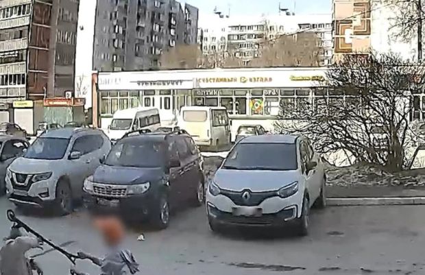 Ребёнок ударил пожилую женщину по голове самокатом