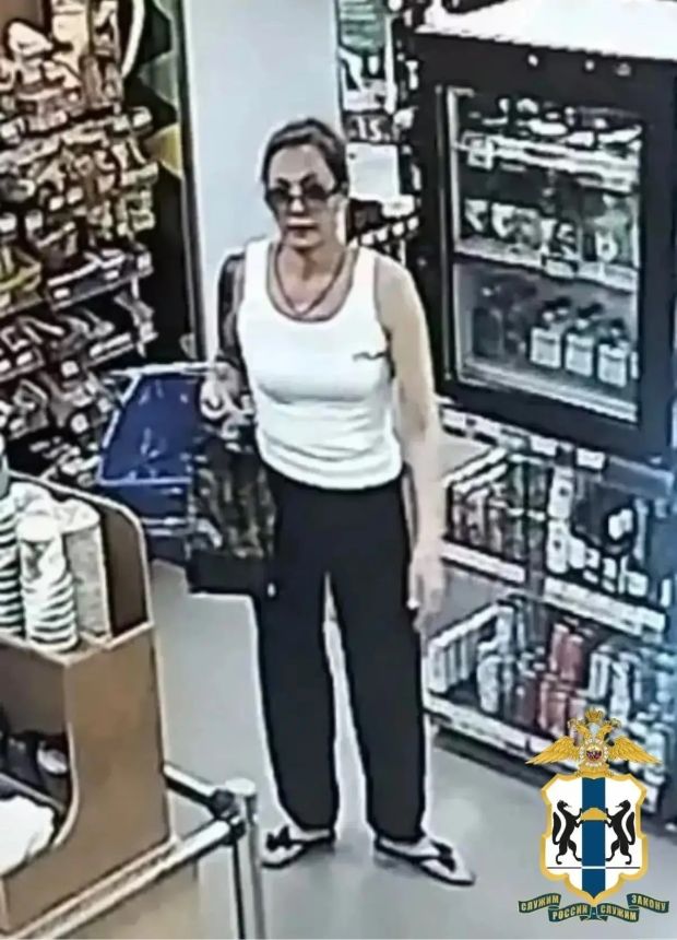 Полиция разыскивает женщину, платившую в магазинах чужой картой