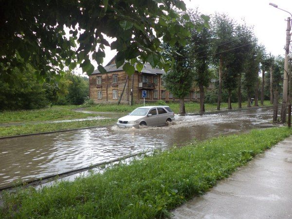 Более 13 километров ливневой канализации промыли в Новосибирске