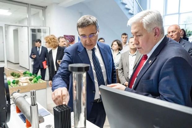 Глава Минобрнауки Валерий Фальков побывал в Академгородке
